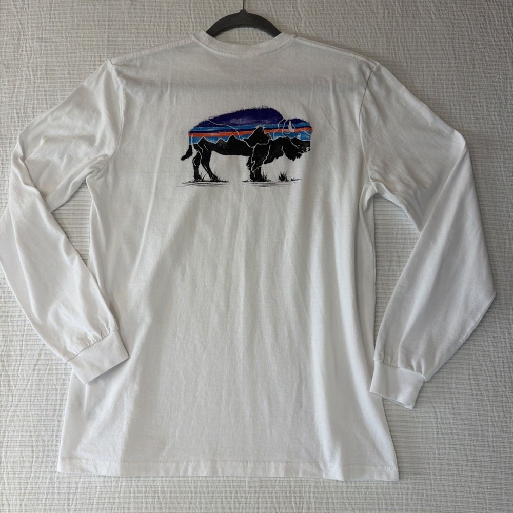Patagonia Long Sleeve White TShirt Mens M Buffalo Print Logo Casual